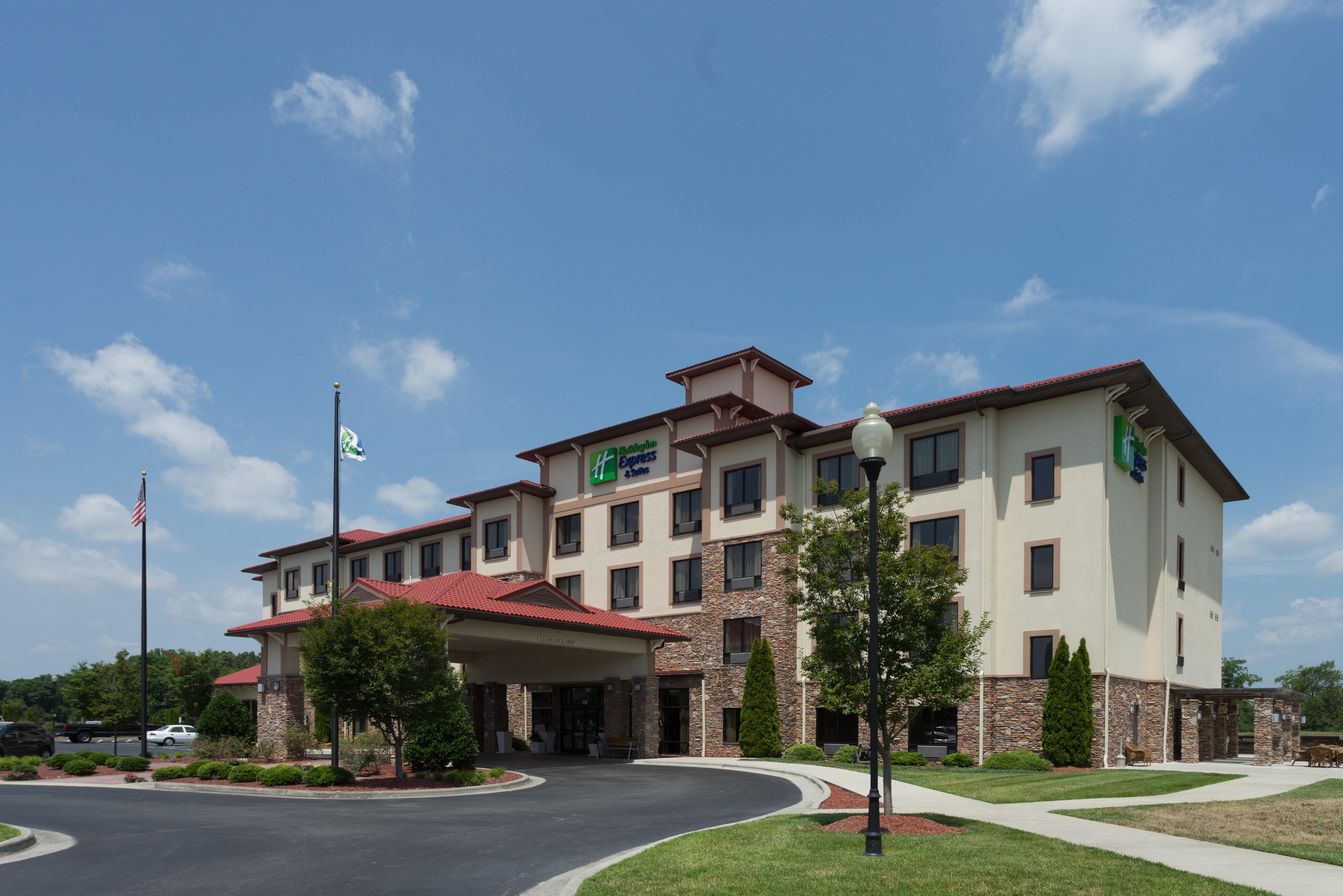 Holiday Inn Express & Suites Lexington North West-The Vineyard, An Ihg Hotel Exterior photo