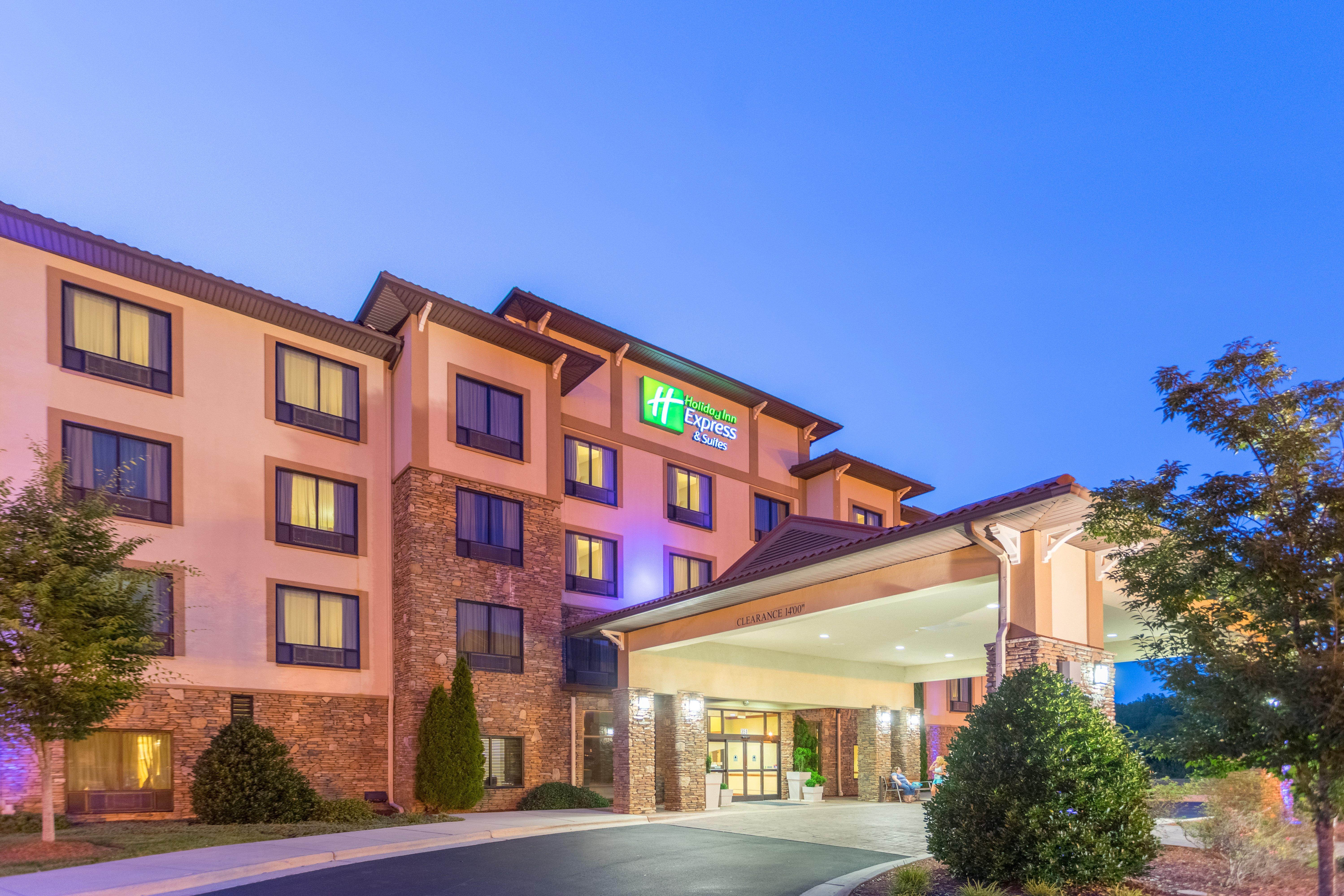 Holiday Inn Express & Suites Lexington North West-The Vineyard, An Ihg Hotel Exterior photo