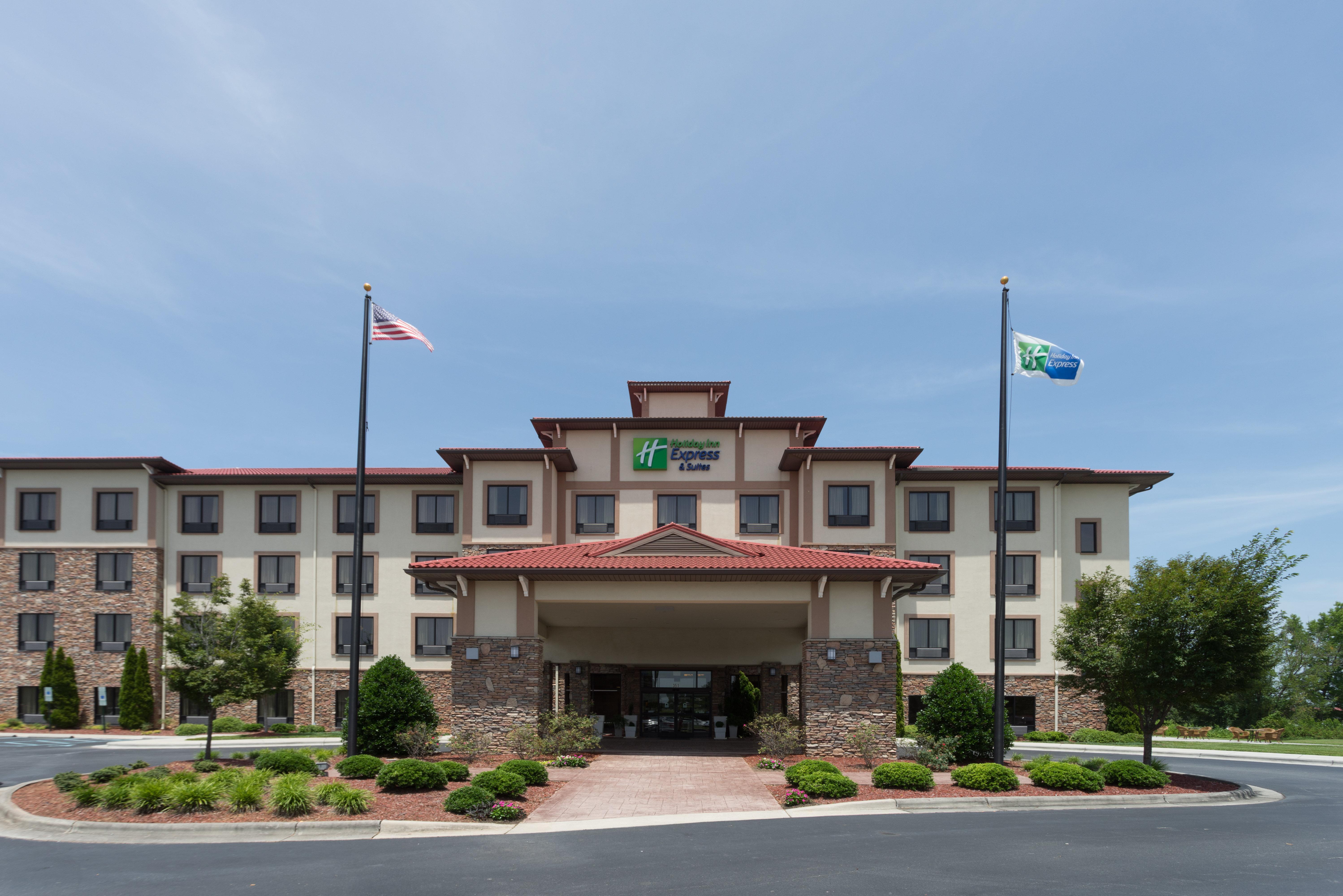 Holiday Inn Express & Suites Lexington North West-The Vineyard, An Ihg Hotel Exterior photo