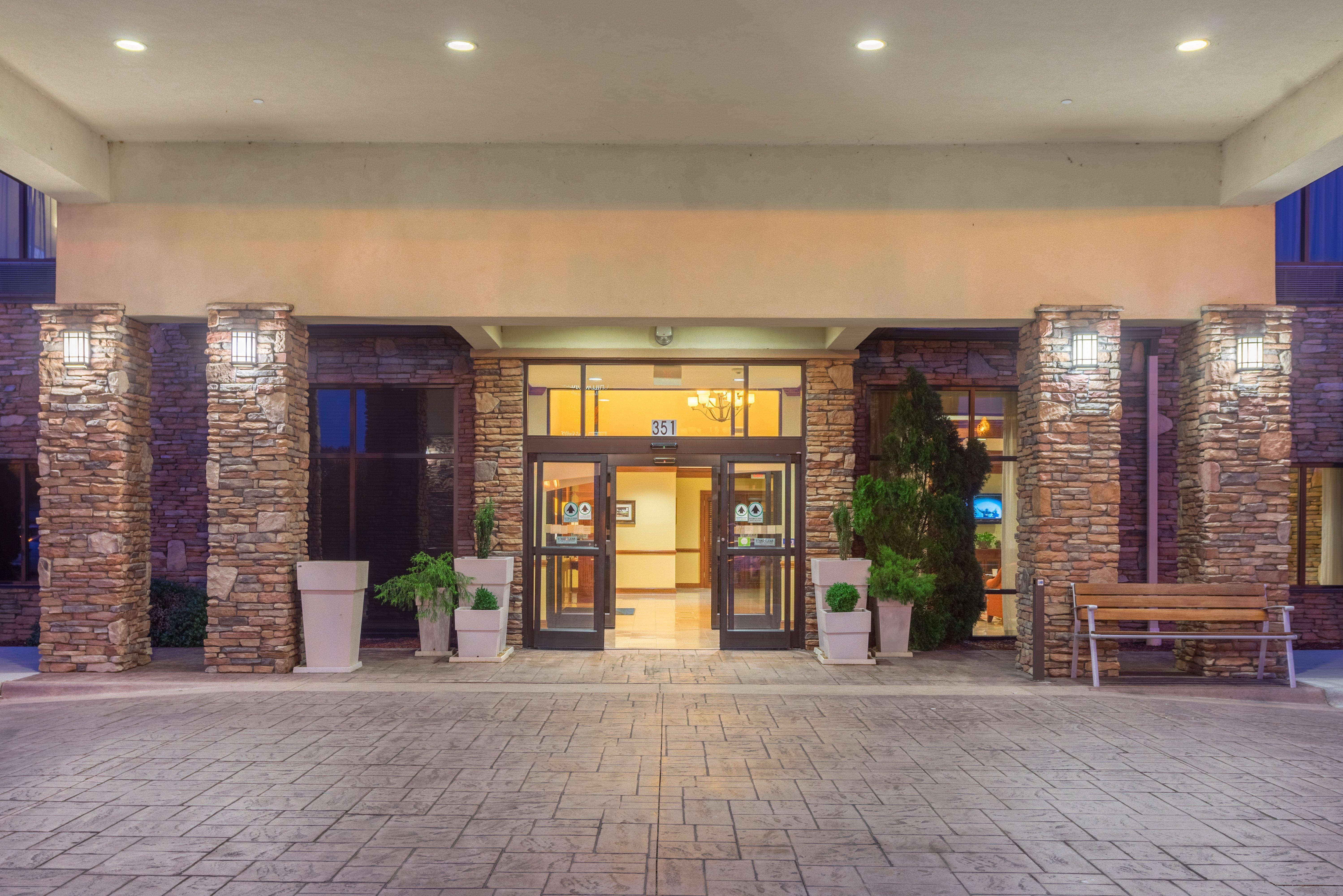 Holiday Inn Express & Suites Lexington North West-The Vineyard, An Ihg Hotel Exterior photo